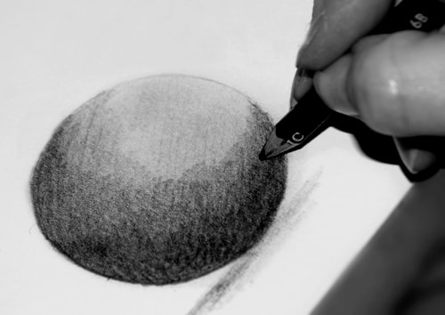 Drawing of a tonal ball using derwent graphic pencils
