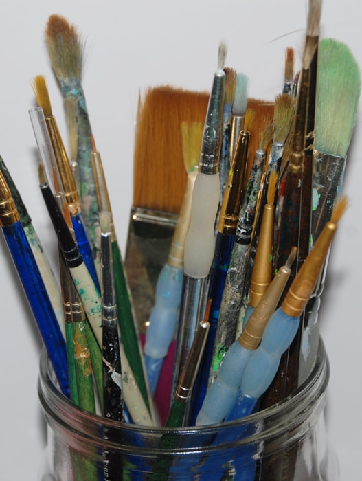 Collection of synthetic paintbrushes